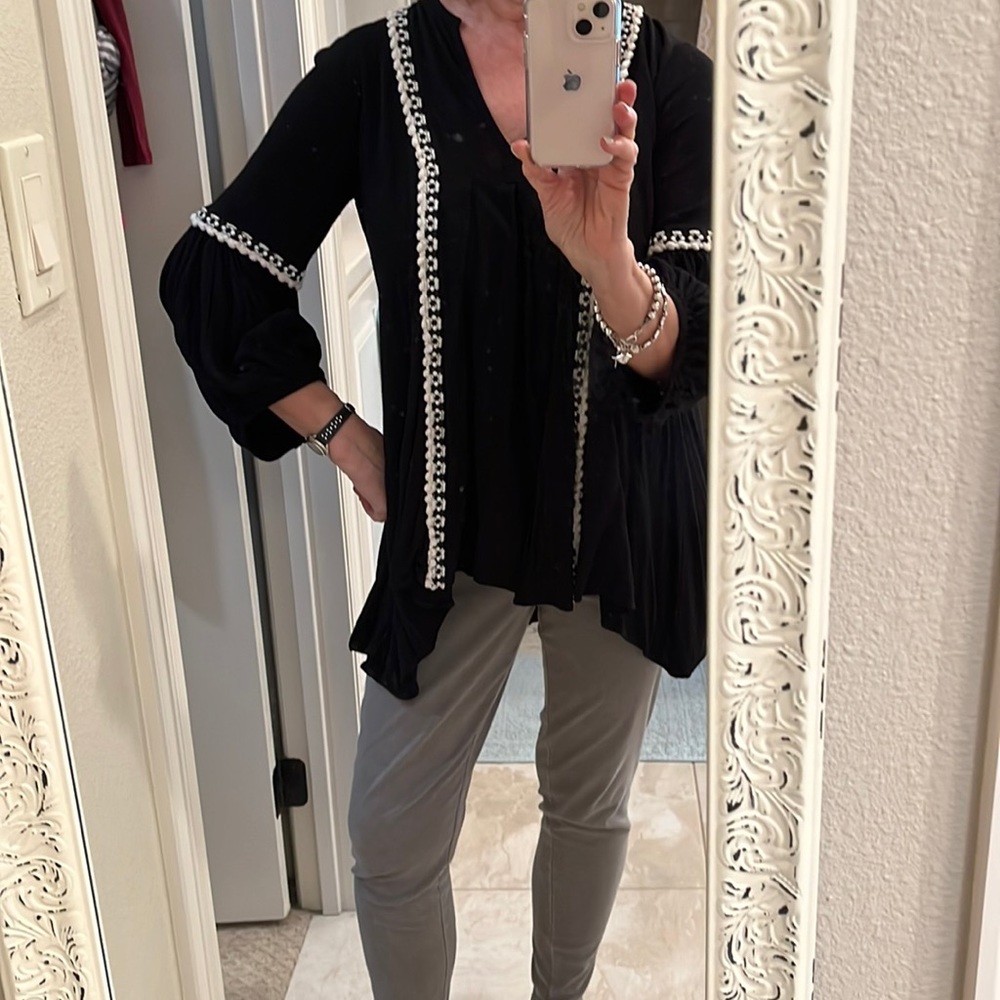 Ivy Jane black top, runs bigger than XS.